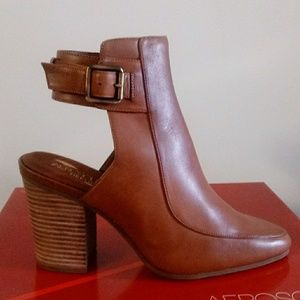 Caramel Toned Closed Toe Sandals (Aerosoles) (New-